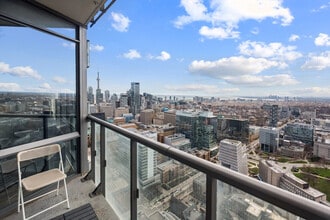 60 Grosvenor St in Toronto, ON - Building Photo - Building Photo