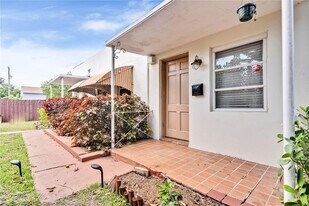 427 NE 107th St in Miami, FL - Building Photo