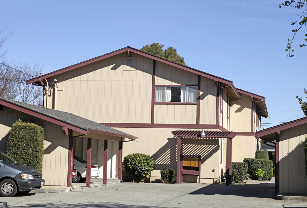 24970 Cypress Ave in Hayward, CA - Foto de edificio