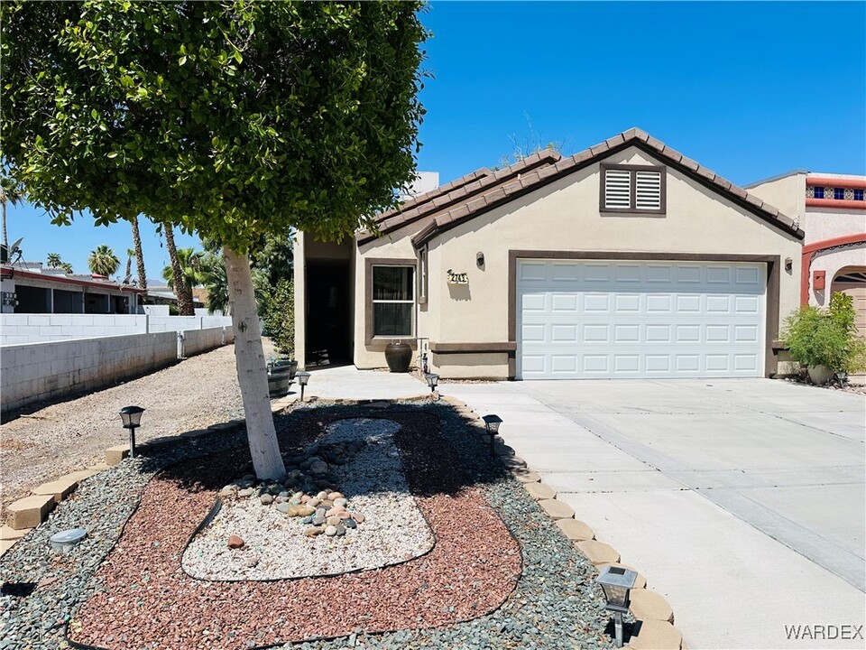 2743 Country Club Dr in Bullhead City, AZ - Foto de edificio