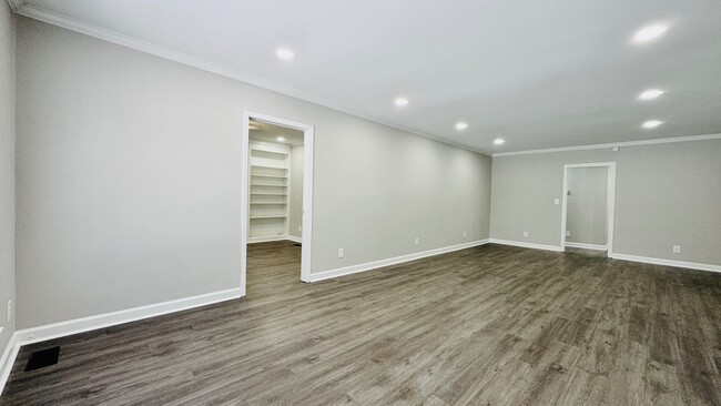 property at 815 W Palmetto St