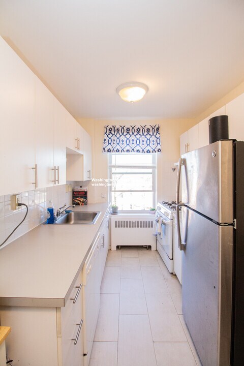 38 Dean Rd in Brookline, MA - Building Photo