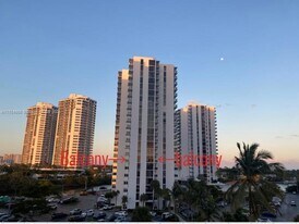 20505 E Country Club Dr, Unit 738 in Aventura, FL - Building Photo