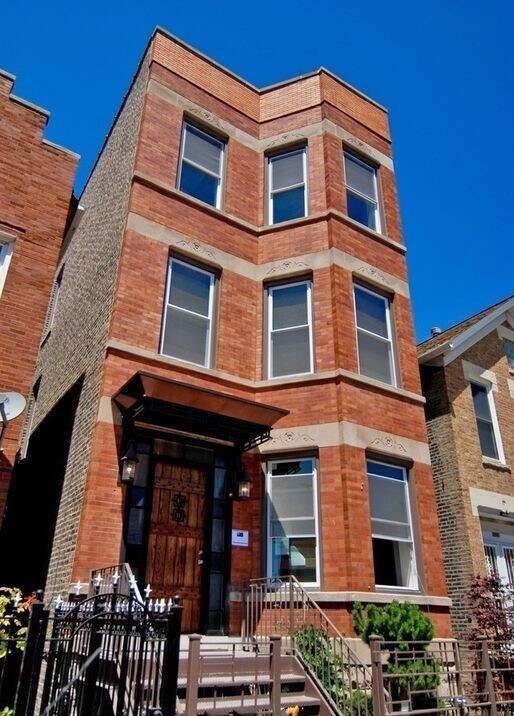 property at 1744 W Augusta Blvd