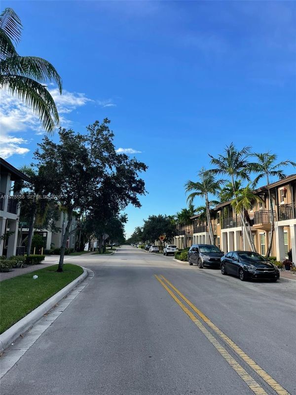 1522 SW 147th Ter in Pembroke Pines, FL - Foto de edificio - Building Photo