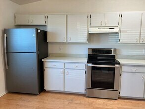 5821 Taywood Dr in Tampa, FL - Building Photo - Building Photo