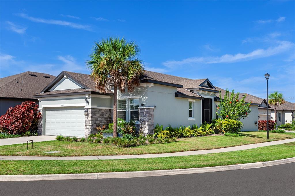 8561 Whispering St in Sarasota, FL - Building Photo