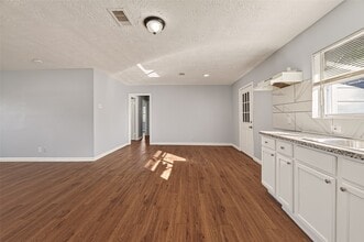 6058 Glenhurst Dr in Houston, TX - Building Photo - Building Photo