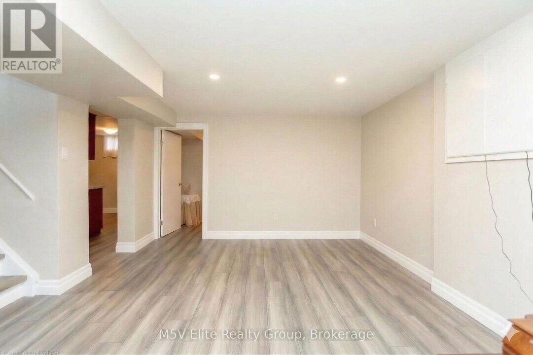 811 Nixon Ave in London, ON - Building Photo