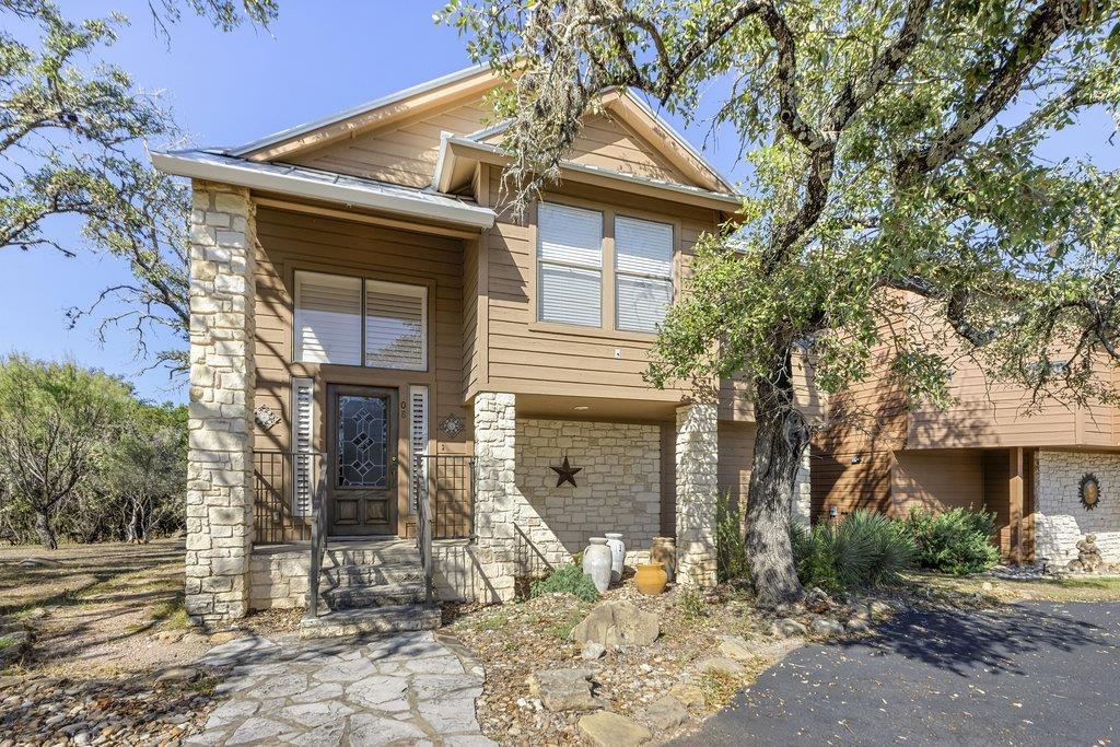 108 Courtside Cir in Spicewood, TX - Building Photo