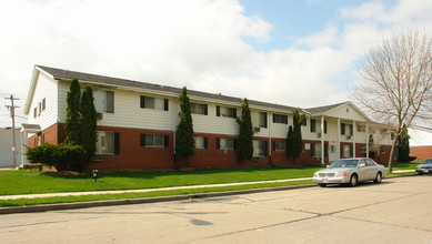 Column Apartments in Racine, WI - Building Photo - Building Photo