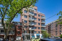 The Rengo Garden Condominium in Rego Park, NY - Foto de edificio - Building Photo