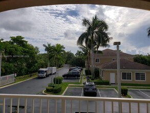 4950 Washington St in Hollywood, FL - Building Photo - Building Photo