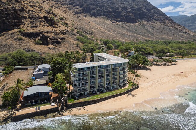 Makaha Shores Condominium in Waianae, HI - Building Photo - Building Photo