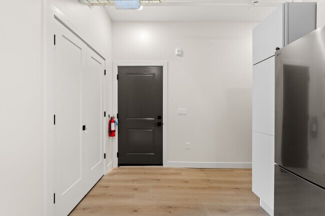 266 E Michigan Ave, Unit 303 in Kalamazoo, MI - Building Photo - Building Photo