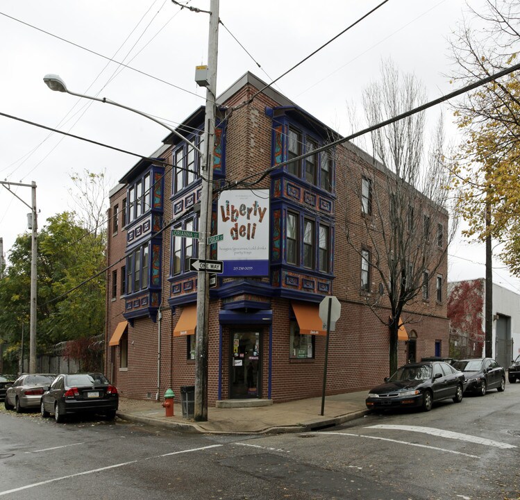 322-326 Poplar St in Philadelphia, PA - Building Photo