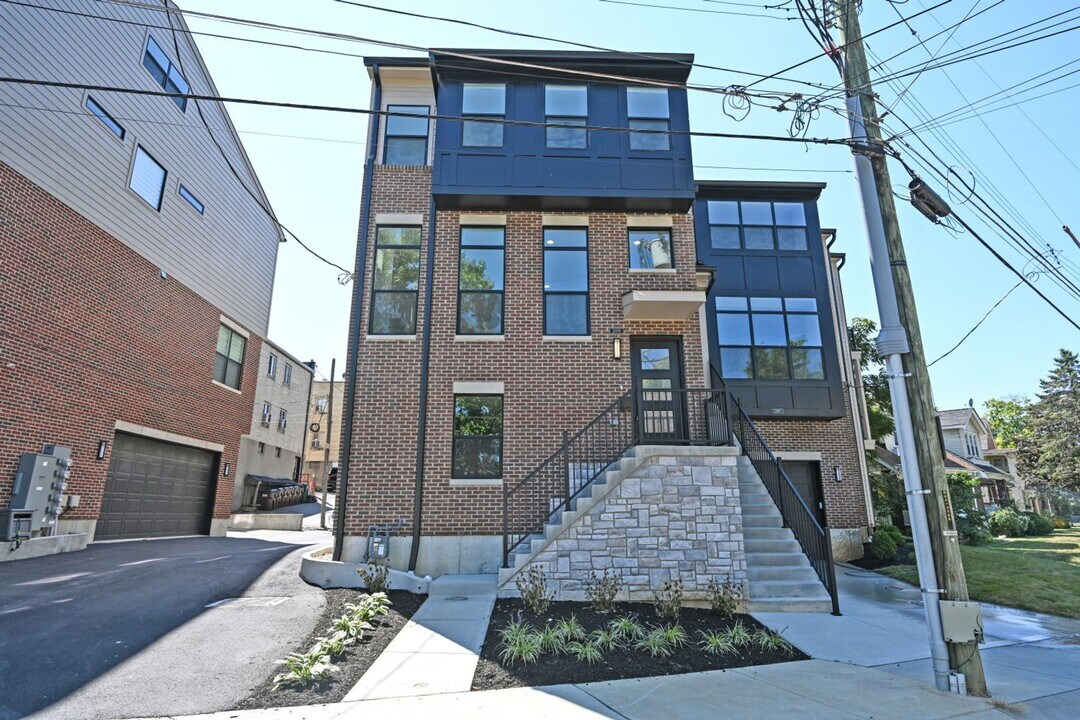 2899 Romana Pl in Cincinnati, OH - Building Photo