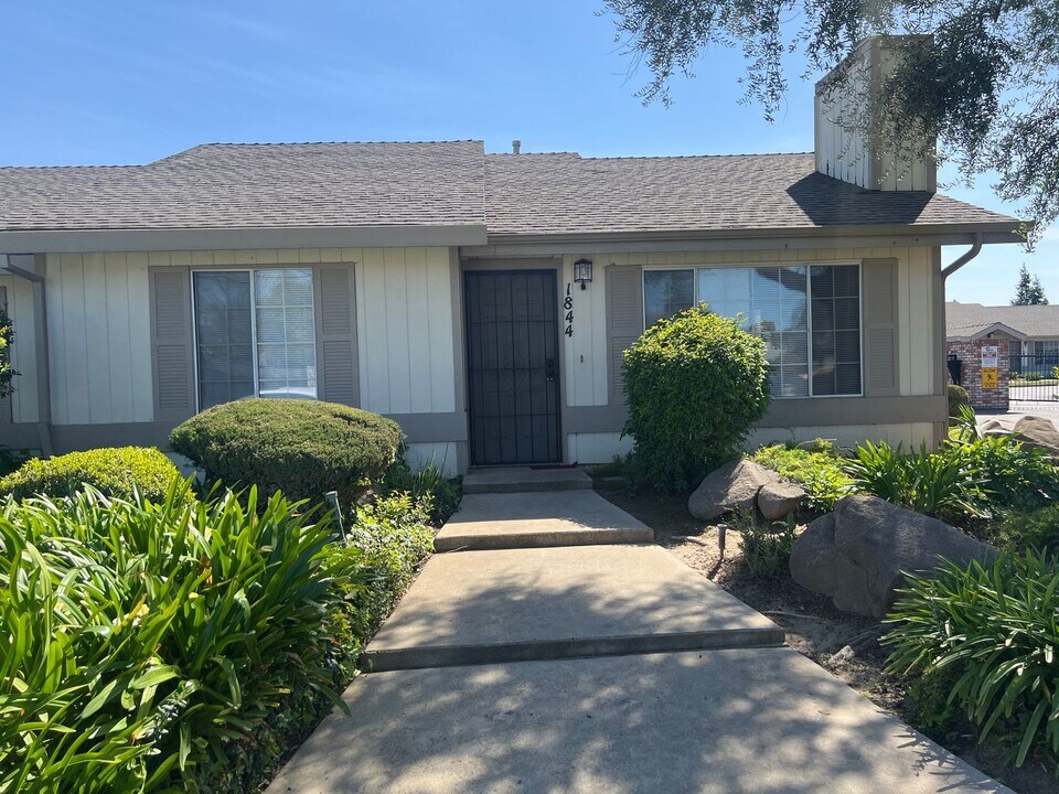 1844 Merced Ave in Merced, CA - Foto de edificio