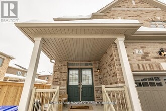 13 Ferragine Cres in Bradford West Gwillimbury, ON - Building Photo - Building Photo