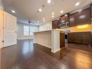9002 Palmito Dr in Austin, TX - Building Photo - Building Photo