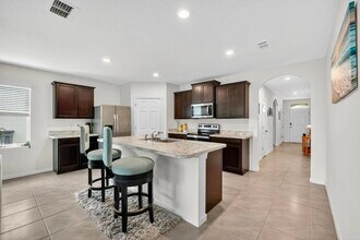 543 SW Whitmore Dr in Port St. Lucie, FL - Building Photo - Building Photo