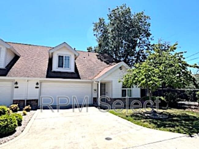 4534 Whitney Ave in Sacramento, CA - Building Photo - Building Photo