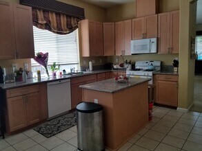 2597 Maybrook Dr in Sacramento, CA - Building Photo - Building Photo