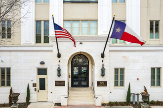 Villa de Leon in Fort Worth, TX - Building Photo - Building Photo