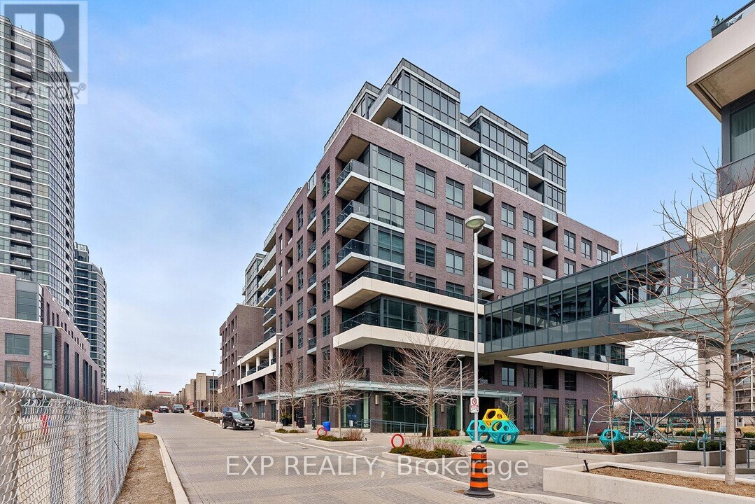 26-626 Gibbs Rd in Toronto, ON - Building Photo