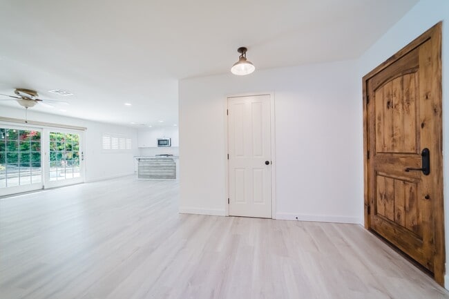 3953 James Dr in Carlsbad, CA - Building Photo - Building Photo