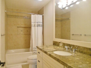 254 Santa Barbara Cir in Palm Desert, CA - Building Photo - Building Photo