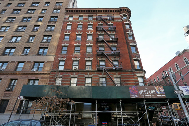 300 W 107th St in New York, NY - Building Photo - Building Photo