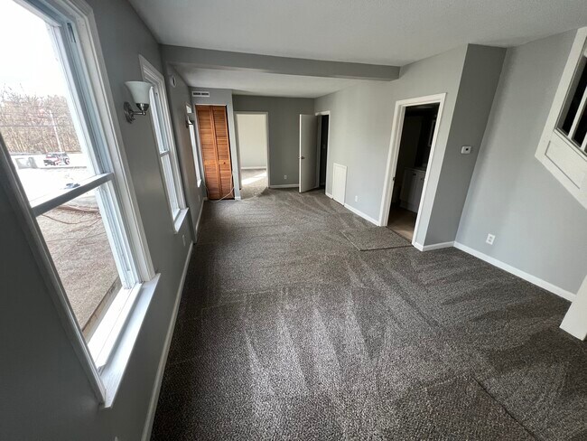 29 Bacon St in Leroy, NY - Foto de edificio - Building Photo