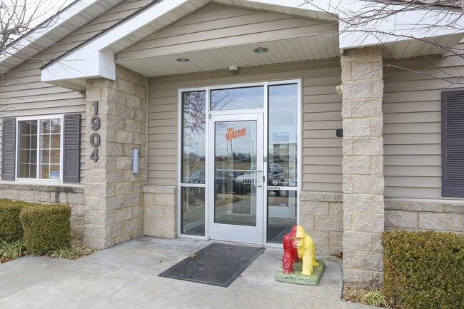 Crimson Villas in Pittsburg, KS - Building Photo - Building Photo