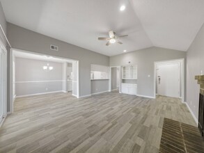 13607 Ravensway Dr-Unit -APT A in Cypress, TX - Building Photo - Building Photo