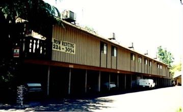 Swiss Colony Apartments in Fresno, CA - Building Photo - Building Photo