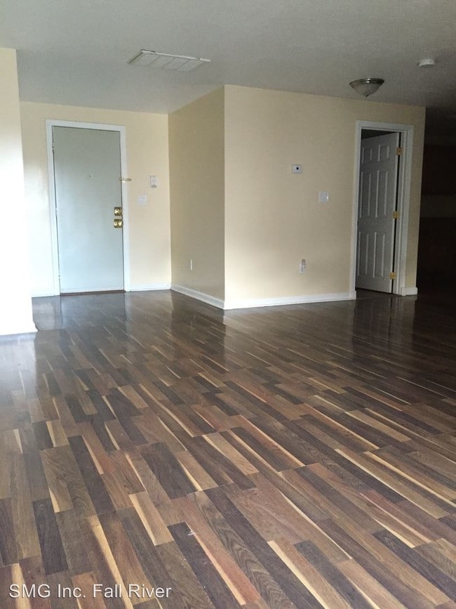 4000 N Main St in Fall River, MA - Building Photo - Building Photo