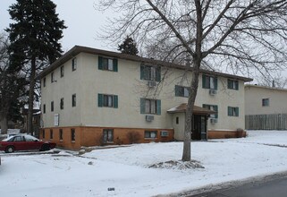 219 Clay St in Anoka, MN - Foto de edificio - Building Photo