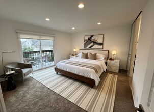 431 N Alhambra Ave in Monterey Park, CA - Foto de edificio - Building Photo