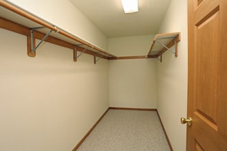 Kendal Hills in Waukesha, WI - Foto de edificio - Interior Photo