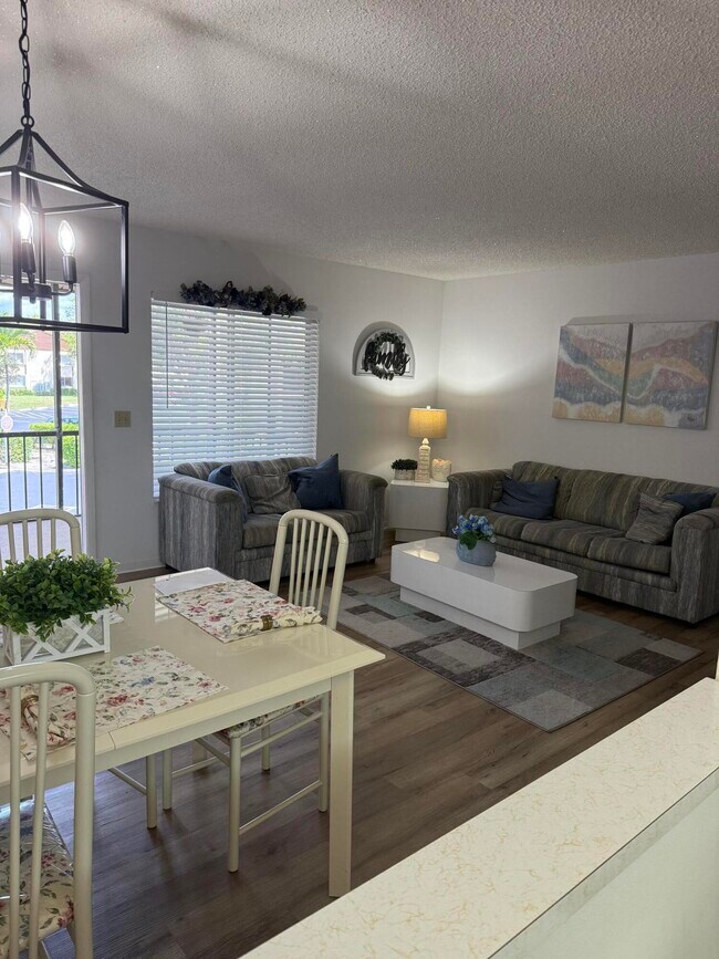 133 Lake Pine Cir in Greenacres, FL - Building Photo - Building Photo