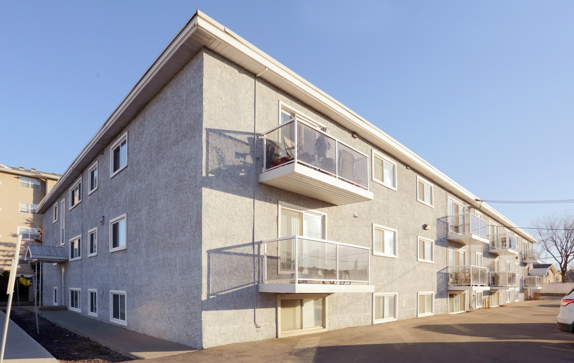 Bonnie Doon Place in Edmonton, AB - Building Photo