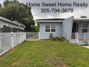458 SE 3rd St in Hialeah, FL - Building Photo - Building Photo