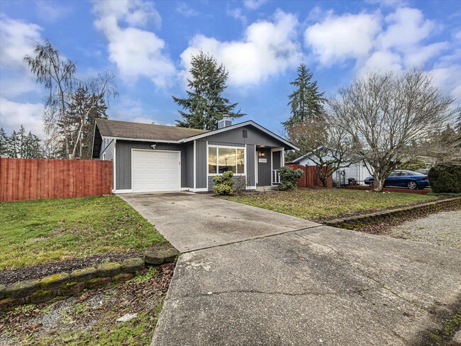 17505 6th Avenue Ct E in Spanaway, WA - Foto de edificio - Building Photo