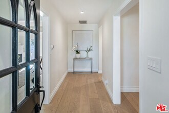 725 S Mariposa St in Burbank, CA - Building Photo - Building Photo