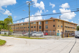 West Flagler Condominiums in Coral Gables, FL - Building Photo - Building Photo