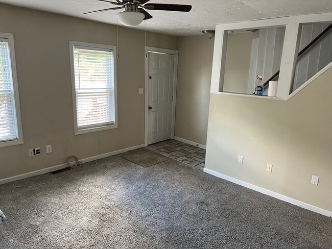 658 Old West Central St in Franklin, MA - Building Photo - Building Photo