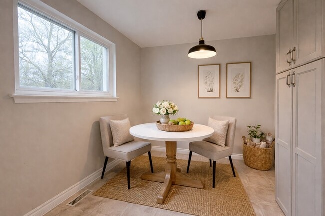 136-136 Mooregate Crescent in Kitchener, ON - Building Photo - Building Photo