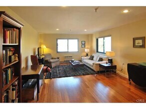 51 Schuyler Ave, Unit 3B in Stamford, CT - Building Photo - Building Photo