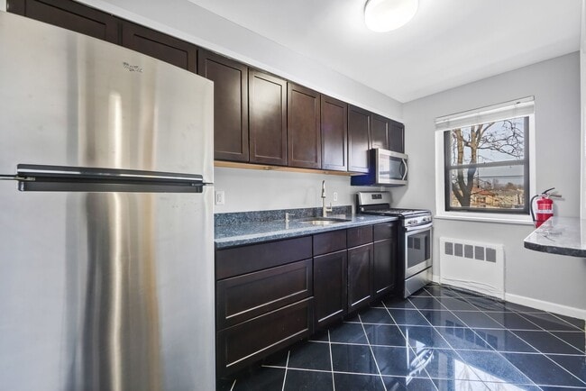 2339 Hudson Terrace in Fort Lee, NJ - Building Photo - Building Photo